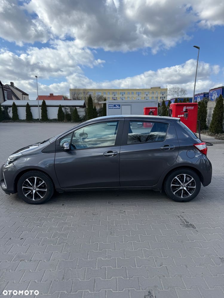 Toyota Yaris 1.5 Premium - 4