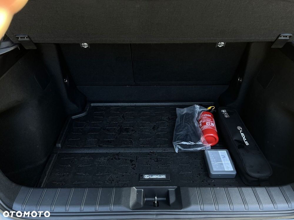 Lexus LBX 1.5 Hybrid Emotion - 15