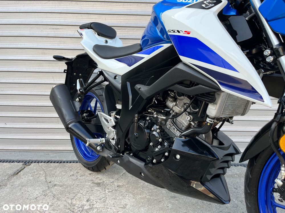 Suzuki GSX - 27