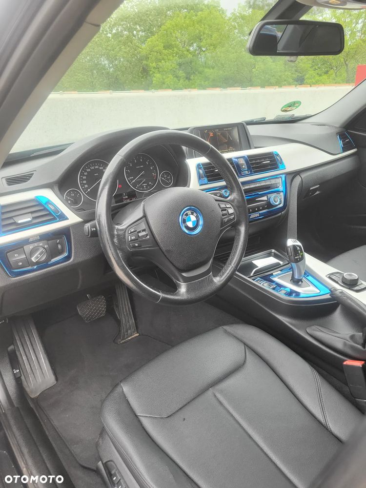BMW Seria 3 320i - 5