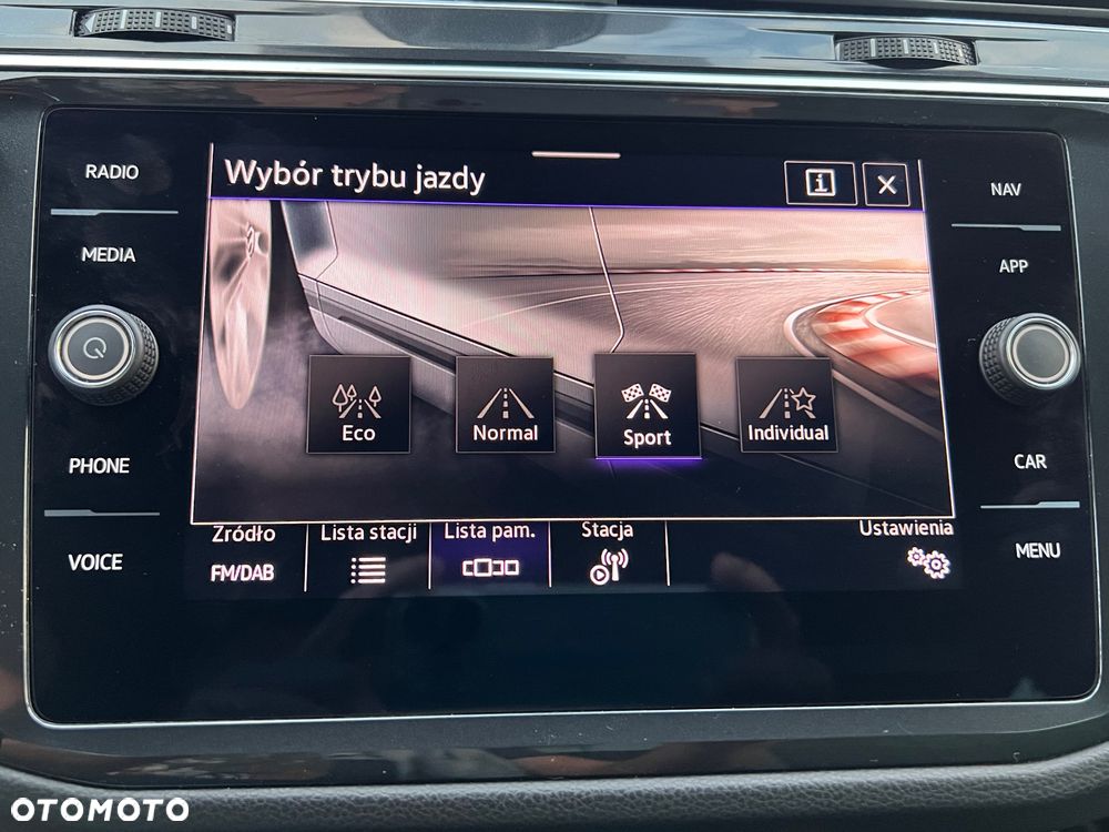 Volkswagen Tiguan 2.0 TDI SCR 4MotION DSG R-Line - 31