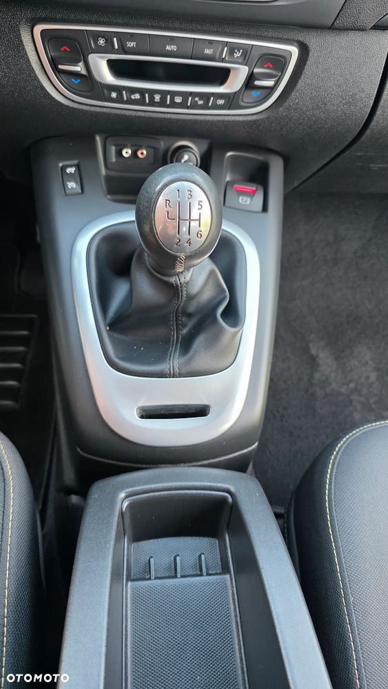 Renault Grand Scenic 1.6 16V 110 Authentique - 27