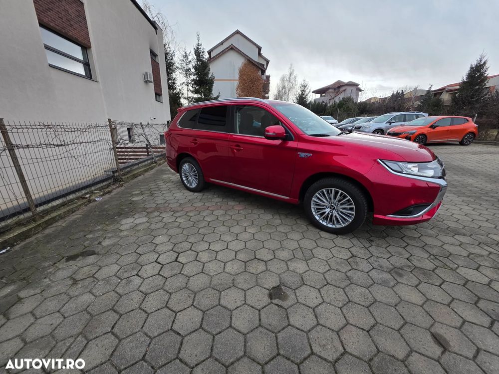 Mitsubishi Outlander PHEV 2.4 L 4X4 Instyle - 3