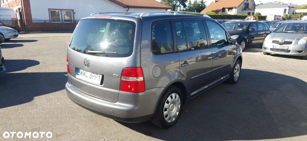 Volkswagen Touran - 3
