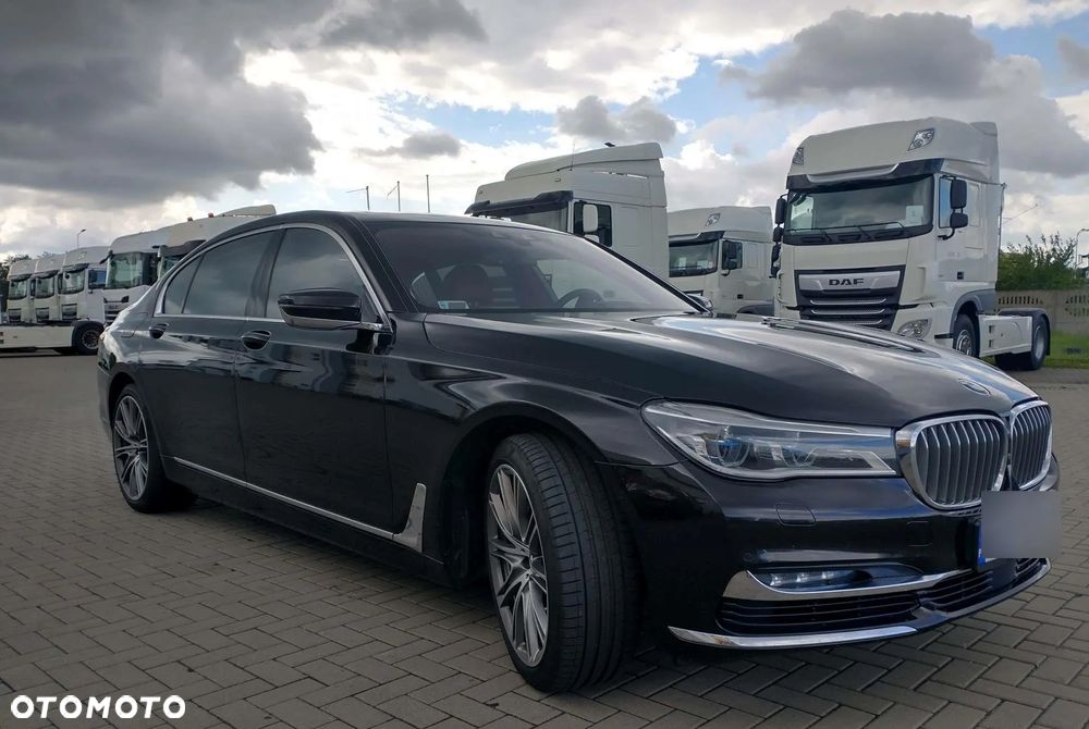 BMW Seria 7 750Li xDrive - 27