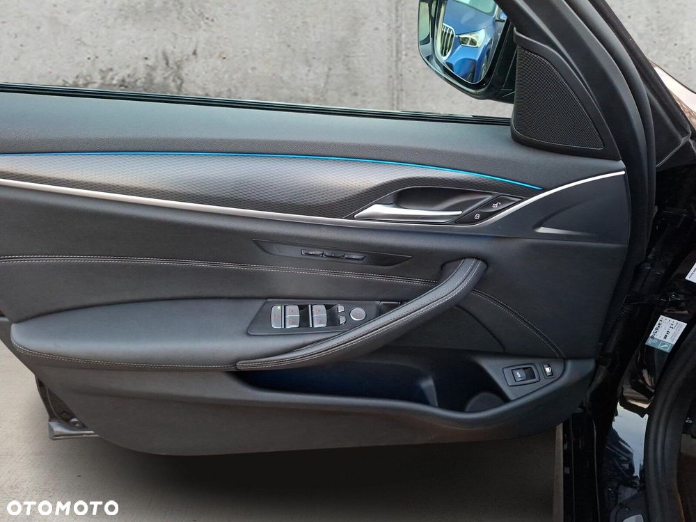 BMW Seria 5 530e xDrive M Sport sport - 14