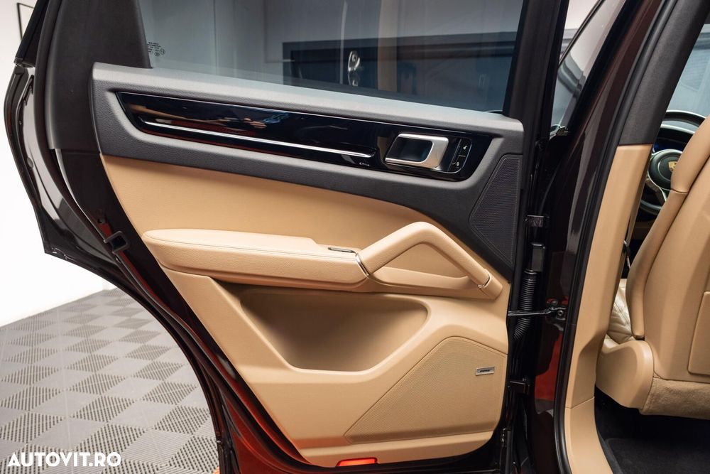 Porsche Cayenne - 27