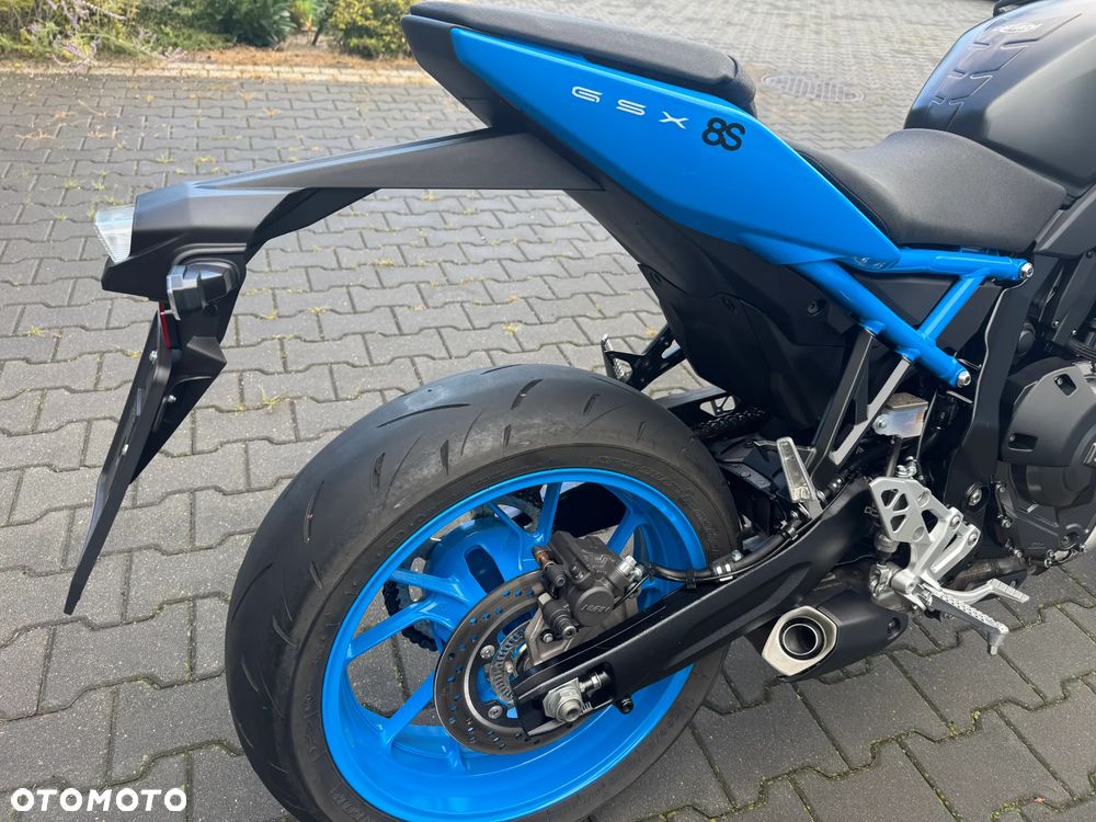 Suzuki GSX - 22