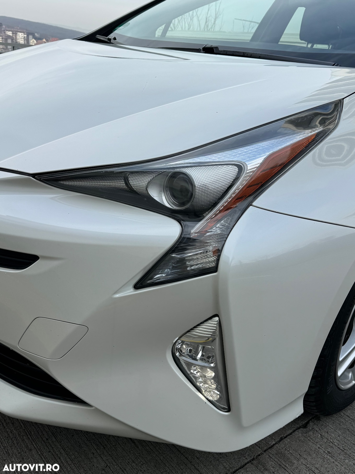 Toyota Prius (Hybrid) Life - 17