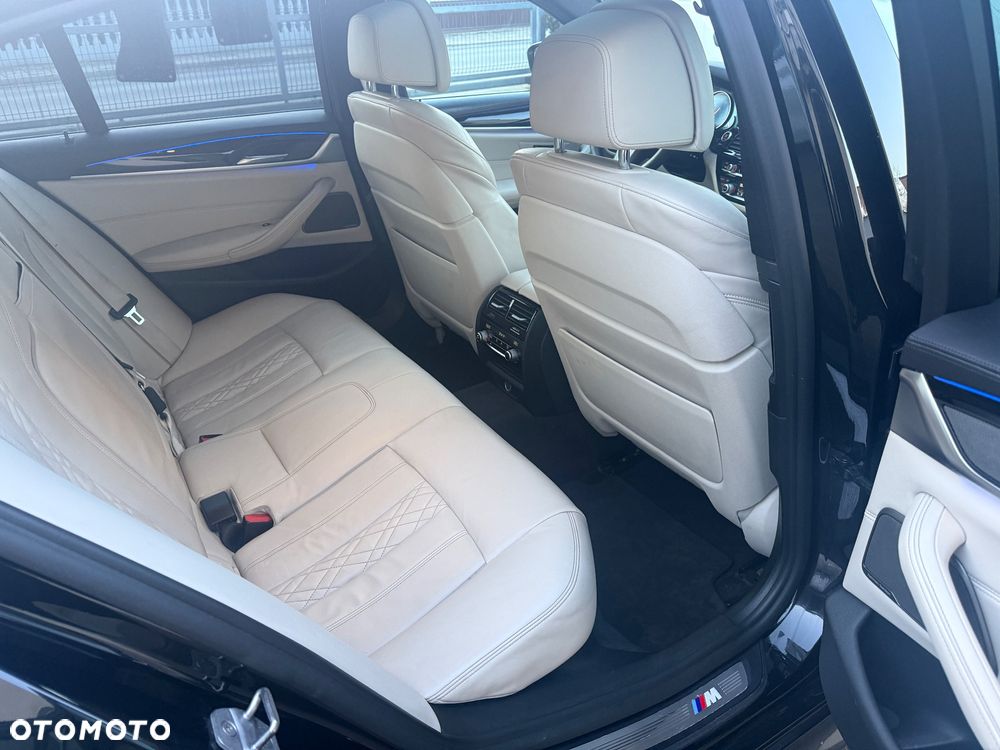BMW Seria 5 M550i xDrive - 32