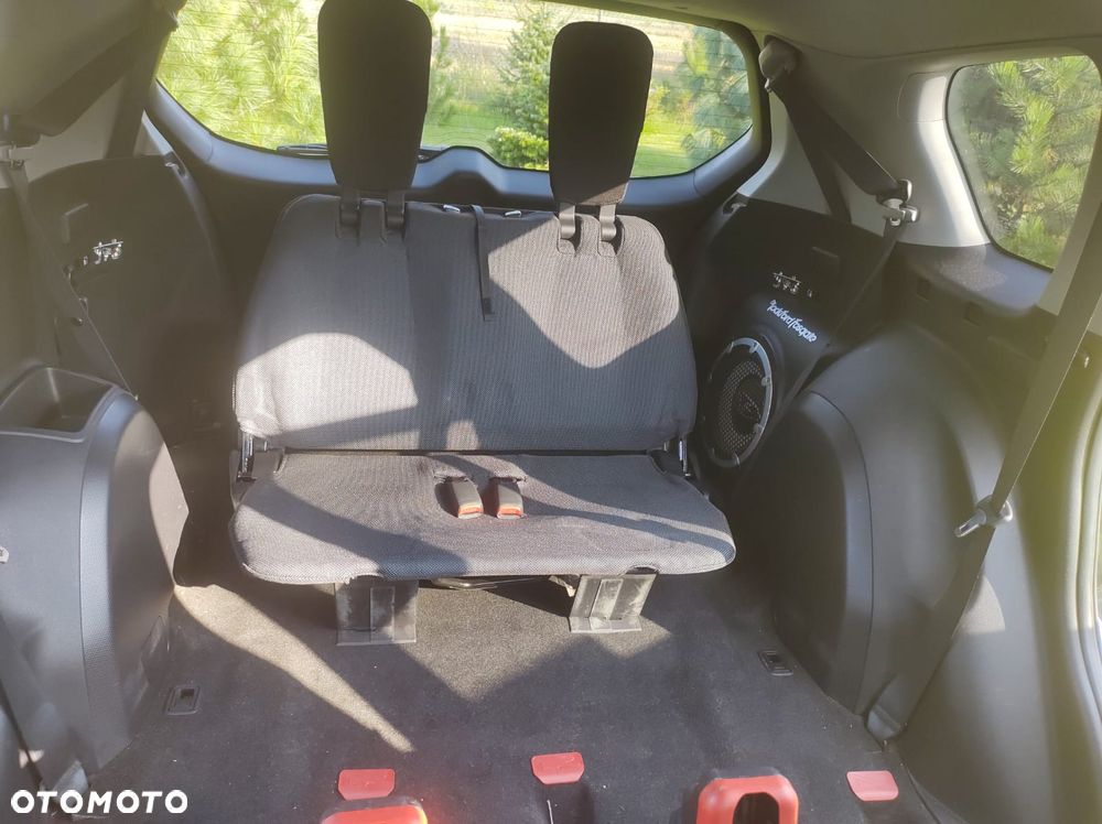 Mitsubishi Outlander - 10