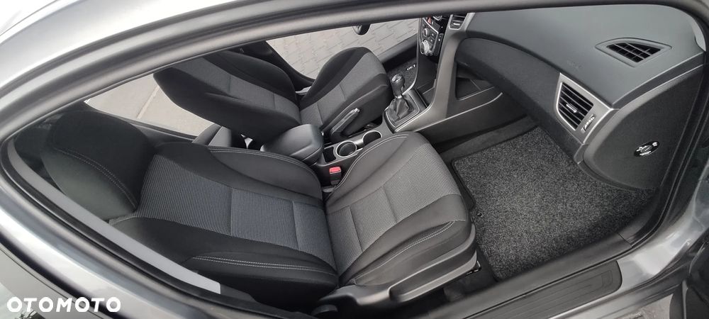 Hyundai i30 1.4 Fifa World Cup Edition - 24