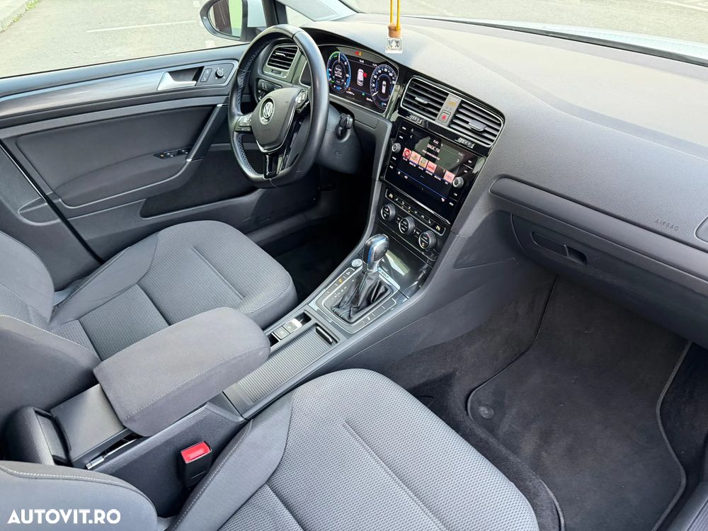 Volkswagen e-Golf - 8