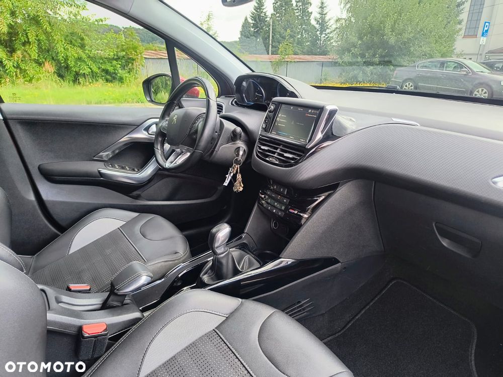 Peugeot 2008 1.2 Pure Tech Allure S&S - 21