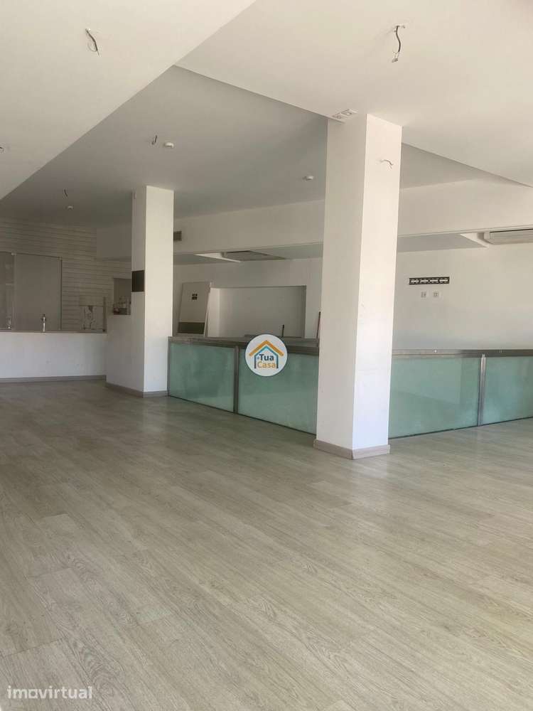 ️ Prédio no centro de Coimbra — junto ao Hospital da Universidade. - Grande imagem: 3/12