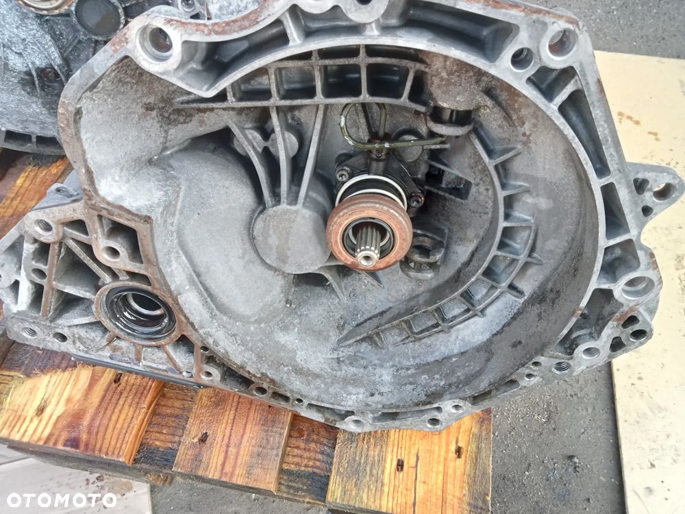 skrzynia corsa d astra h 1.4 16v f13c418 55355489 - 3