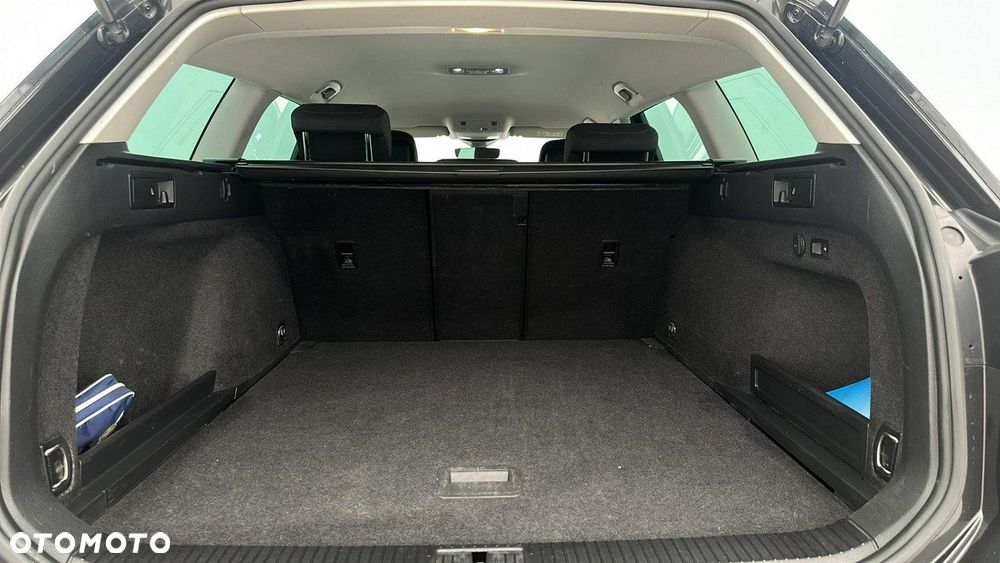 Volkswagen Passat - 12