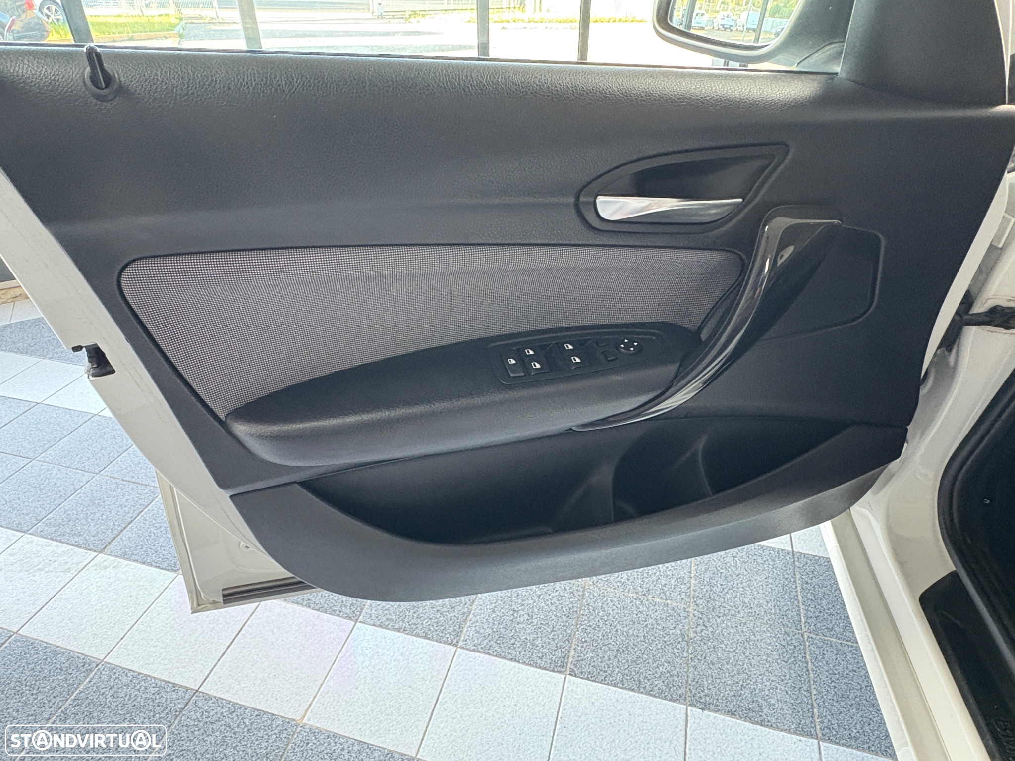 BMW 116 d Line Urban - 11