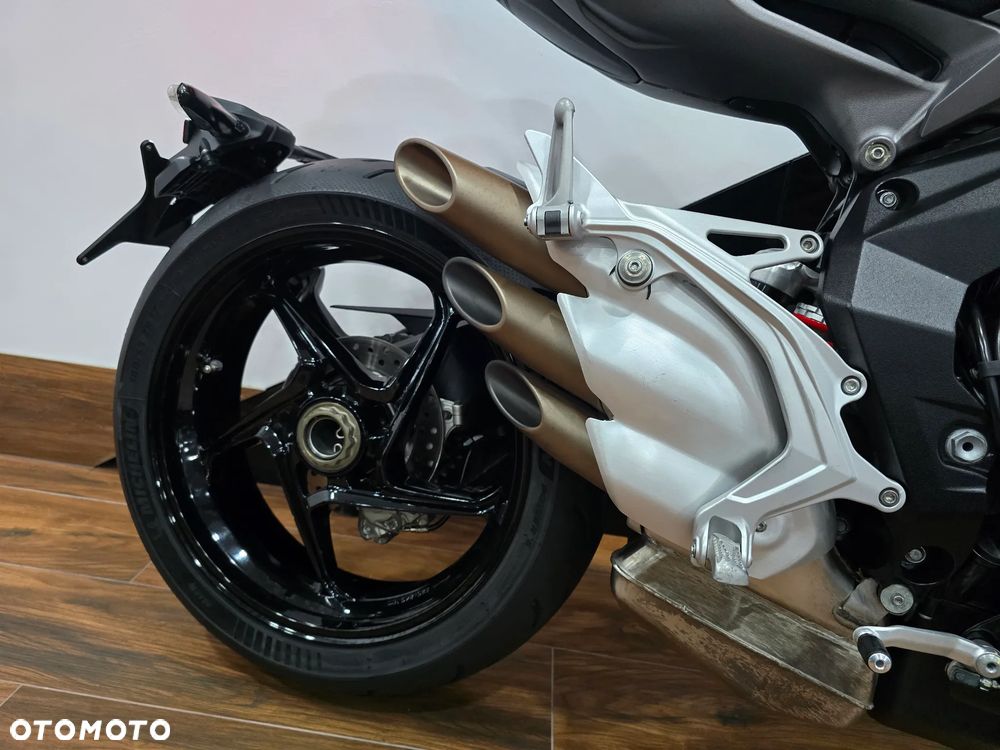 MV AGUSTA Brutale - 16