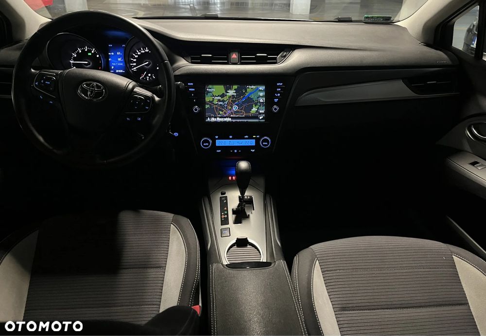 Toyota Avensis 2.0 Premium MS - 9