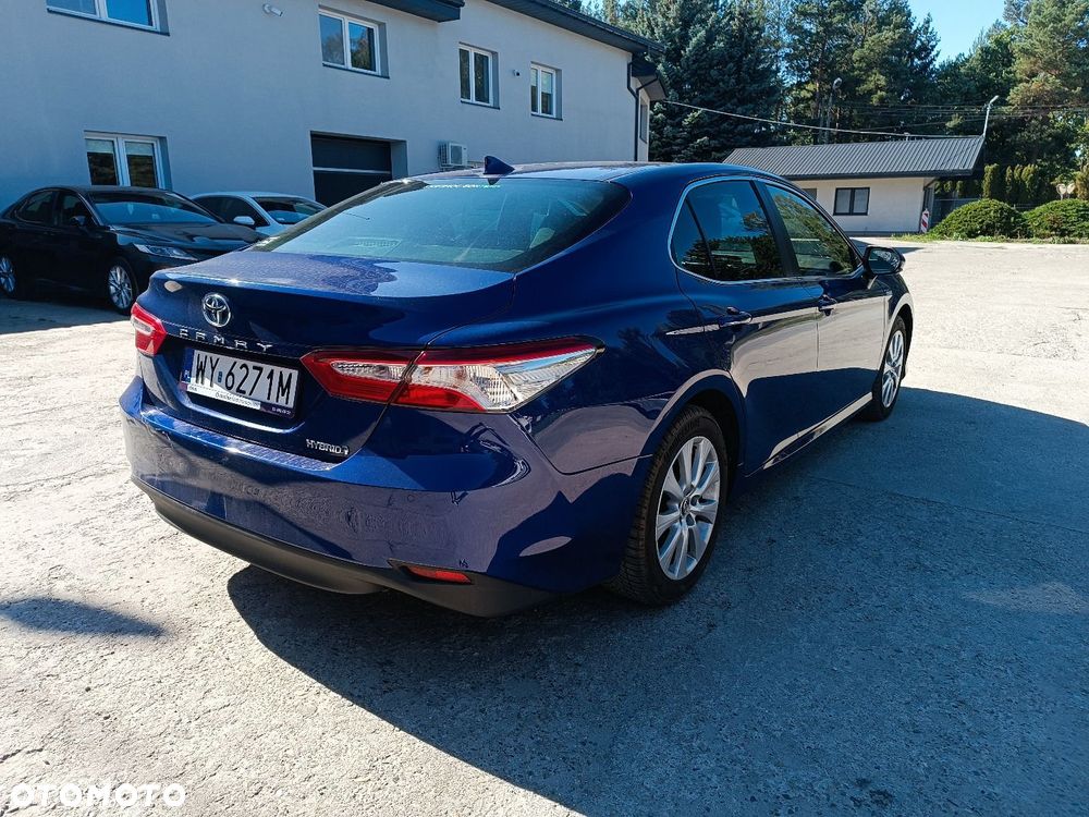 Toyota Camry - 5