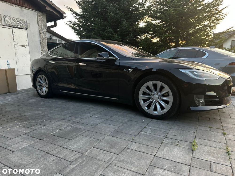 Tesla Model S 75 D - 10