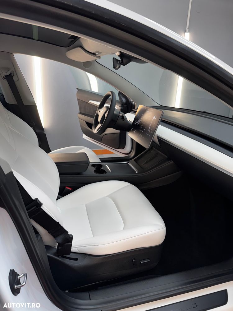 Tesla Model 3 - 6