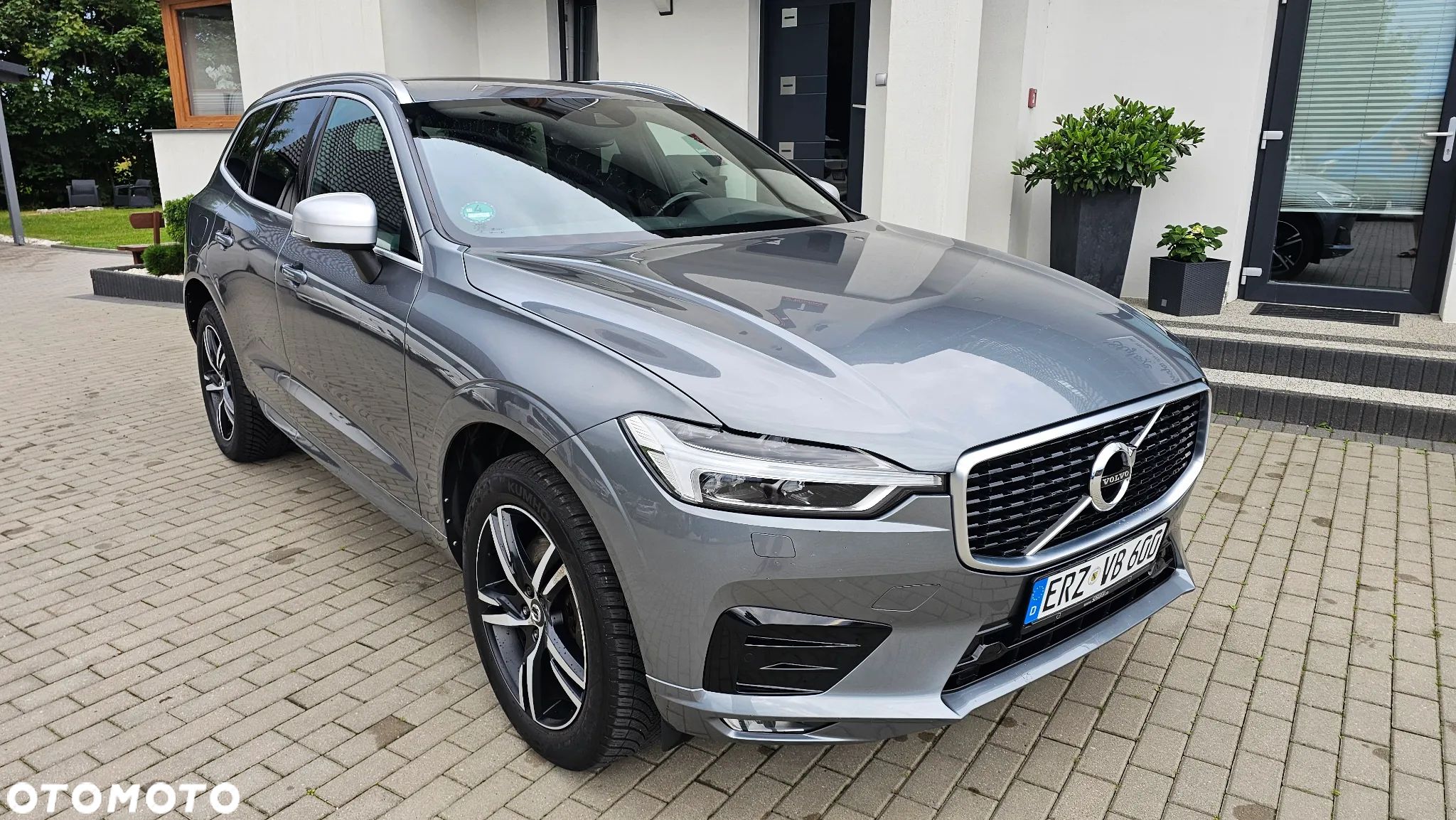 Volvo XC 60 D4 R-Design - 1