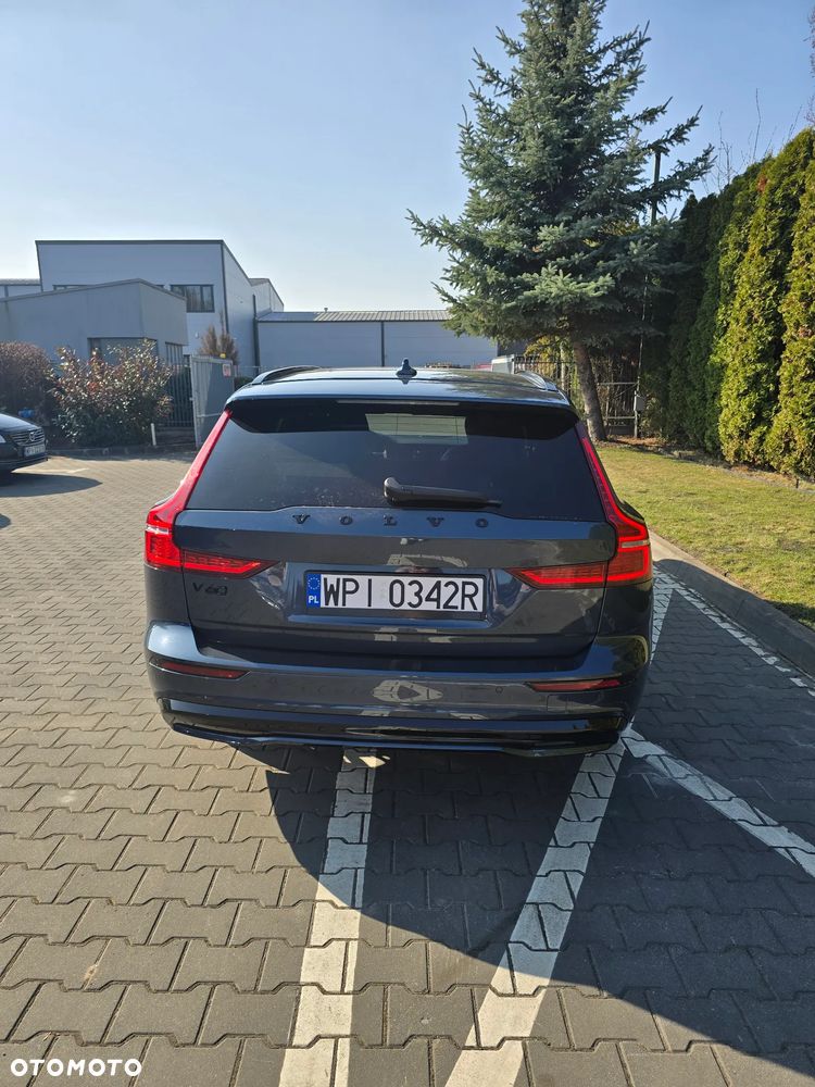 Volvo V60 B4 B DKG Plus Dark - 4