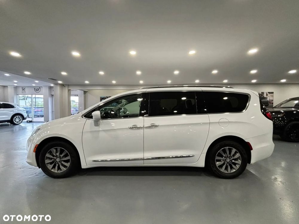 Chrysler Pacifica - 4