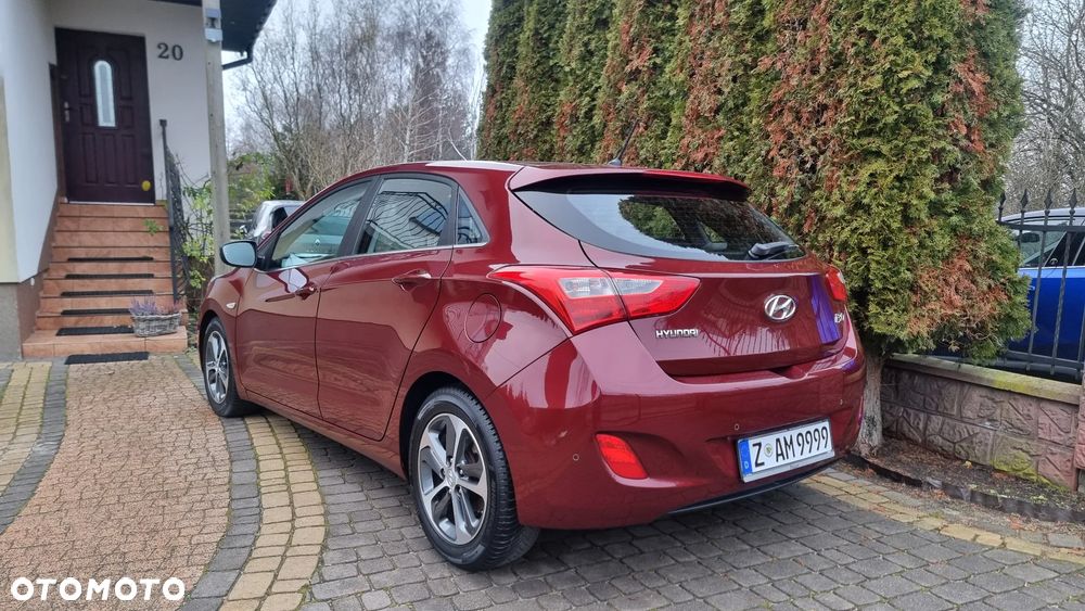 Hyundai i30 blue 1.4 Trend - 17