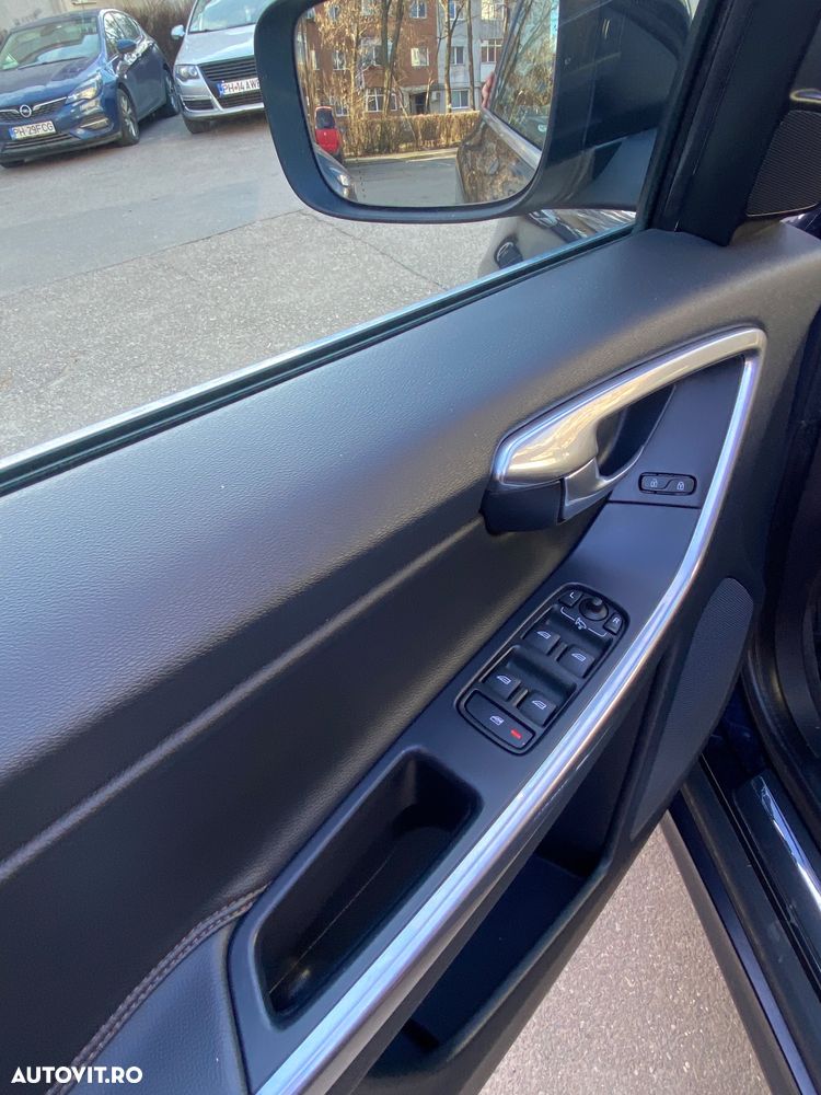 Volvo XC 60 D4 Geartronic Momentum - 11