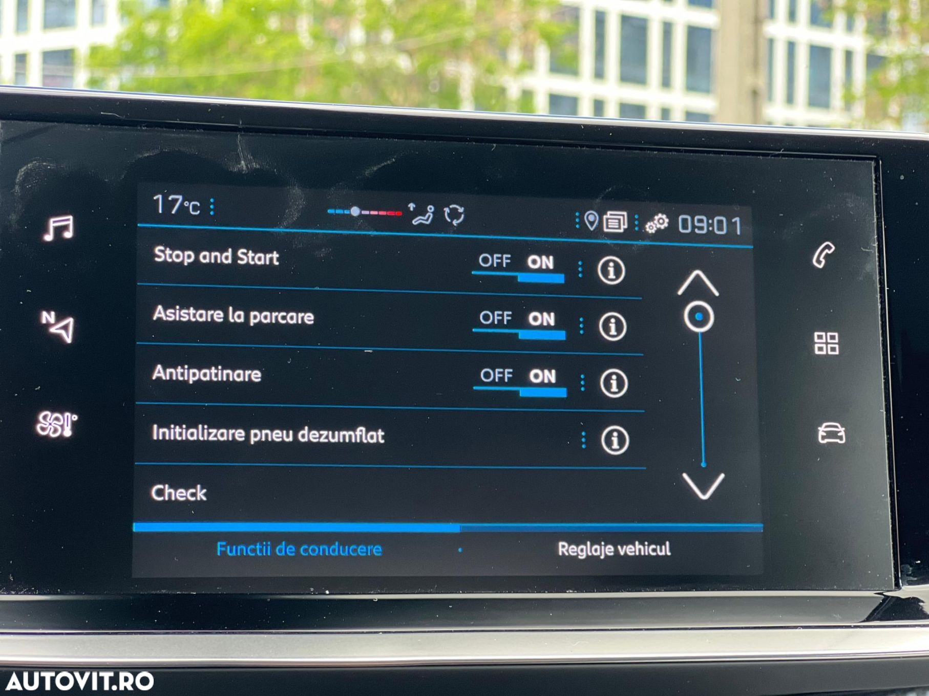 Peugeot 2008 1.2 L PureTech STT EAT8 Allure - 23