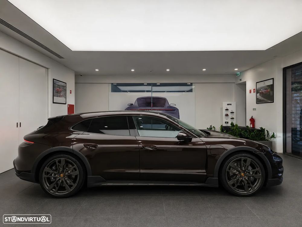 Porsche Taycan Cross Turismo 4 - 8
