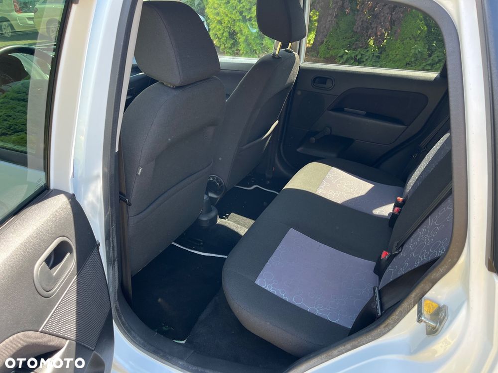 Ford Fiesta 1.4 Ambiente - 14