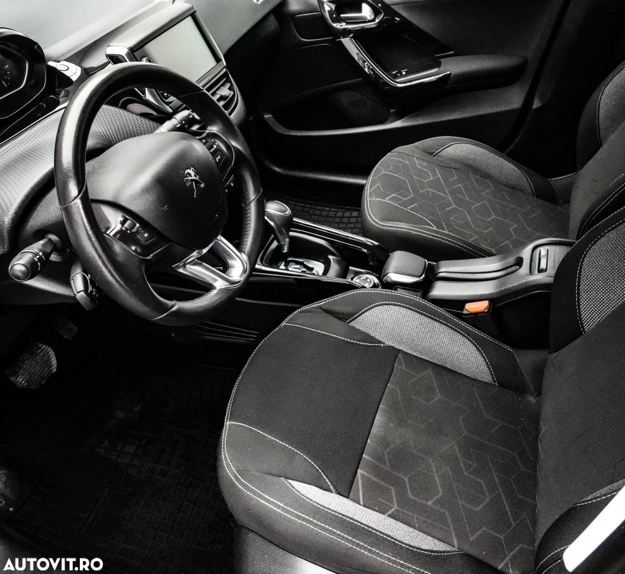 Peugeot 2008 1.2 PureTech Turbo EAT6 S&S Allure - 12
