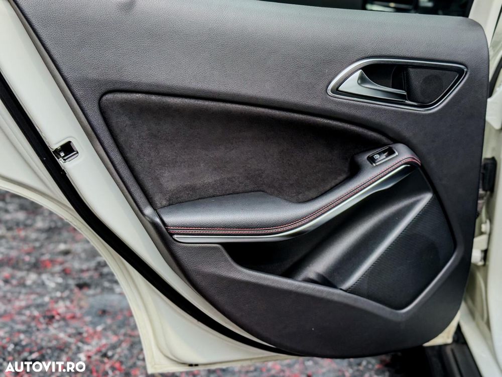Mercedes-Benz GLA 200 d 4MATIC 7G-DCT AMG Line - 25
