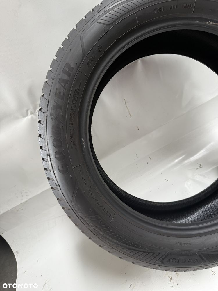 235/55/19 Goodyear Vector 4Seasons Gen-3 SUV 105W - 2