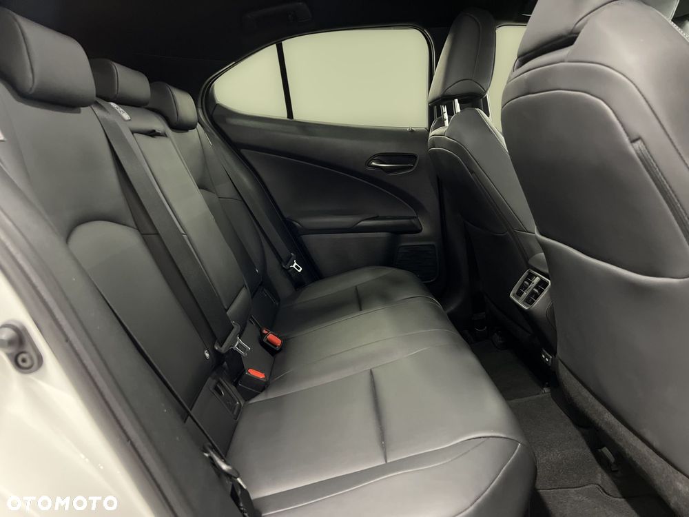 Lexus UX - 11