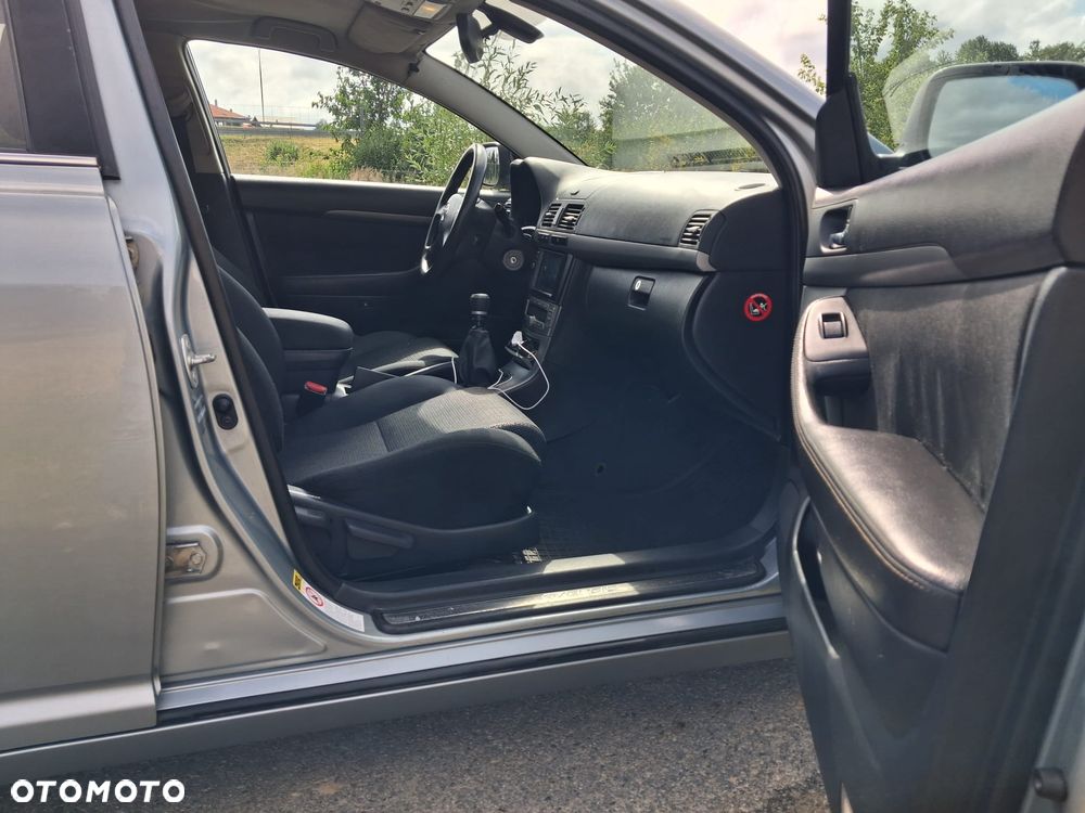 Toyota Avensis - 28