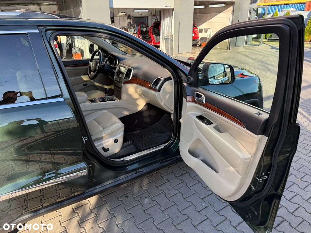 Jeep Grand Cherokee - 24
