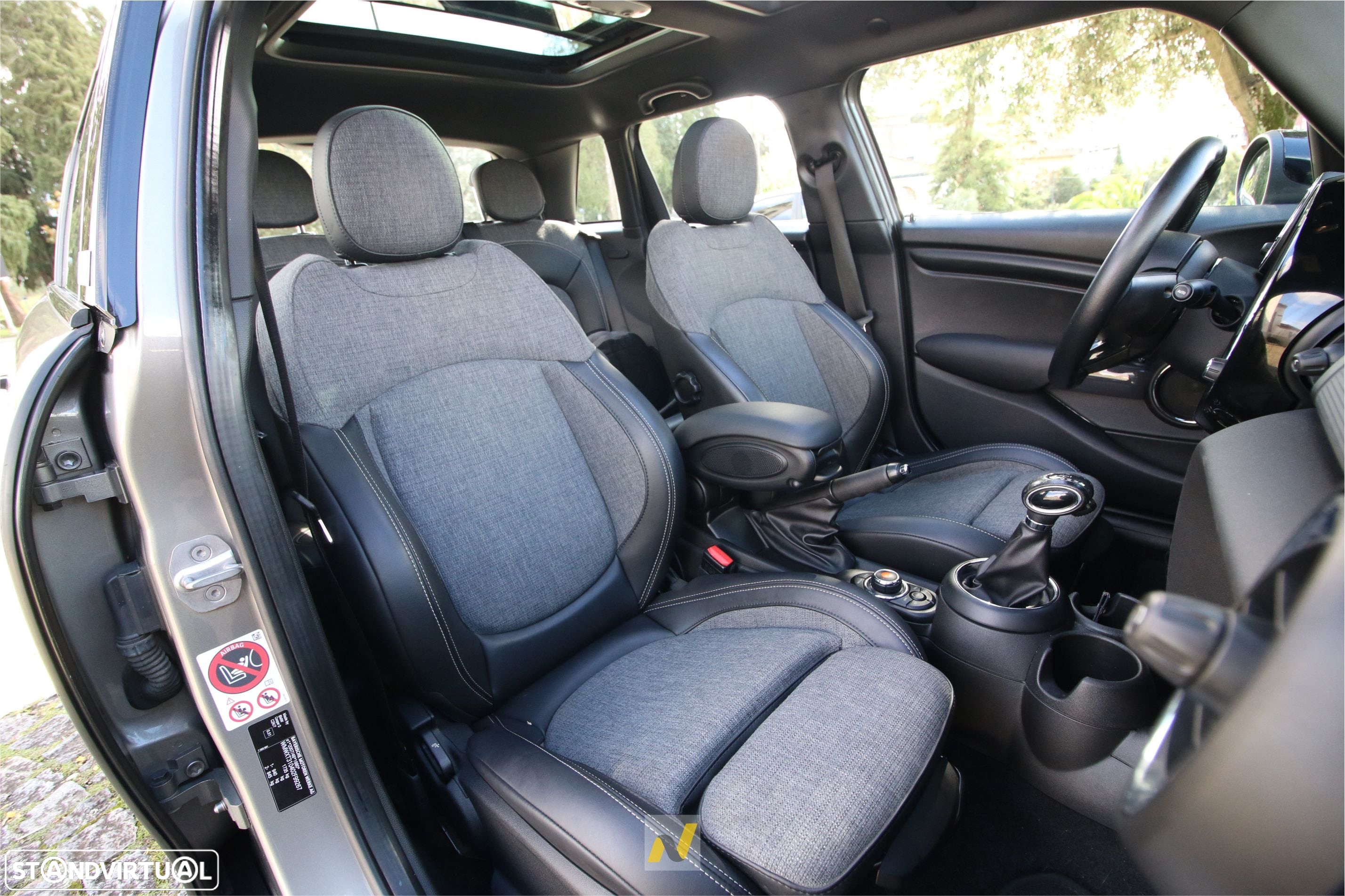 MINI 5 Portas Cooper D Aut. - 24