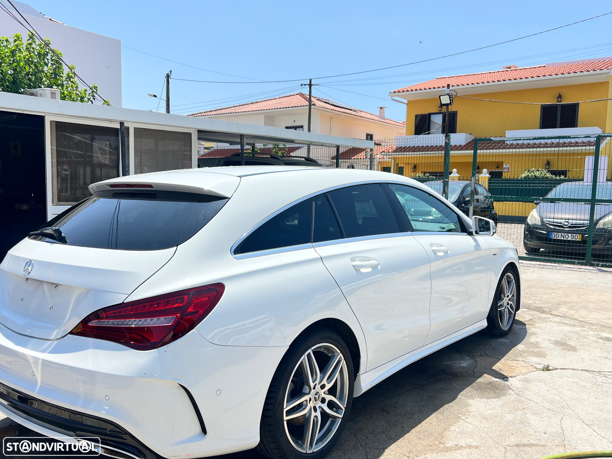 Mercedes-Benz CLA 180 d Shooting Brake AMG Line - 4