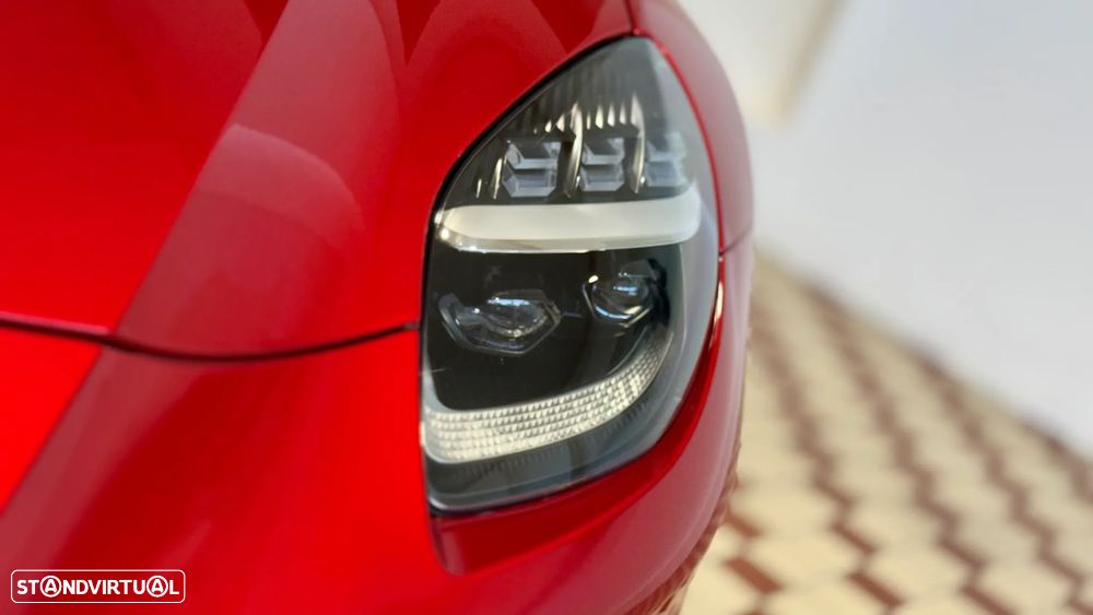 Aston Martin Vanquish V12 - 8