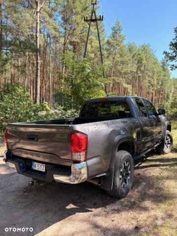 Toyota Tacoma - 1