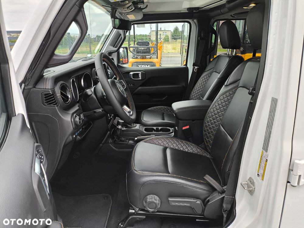Jeep Wrangler - 14