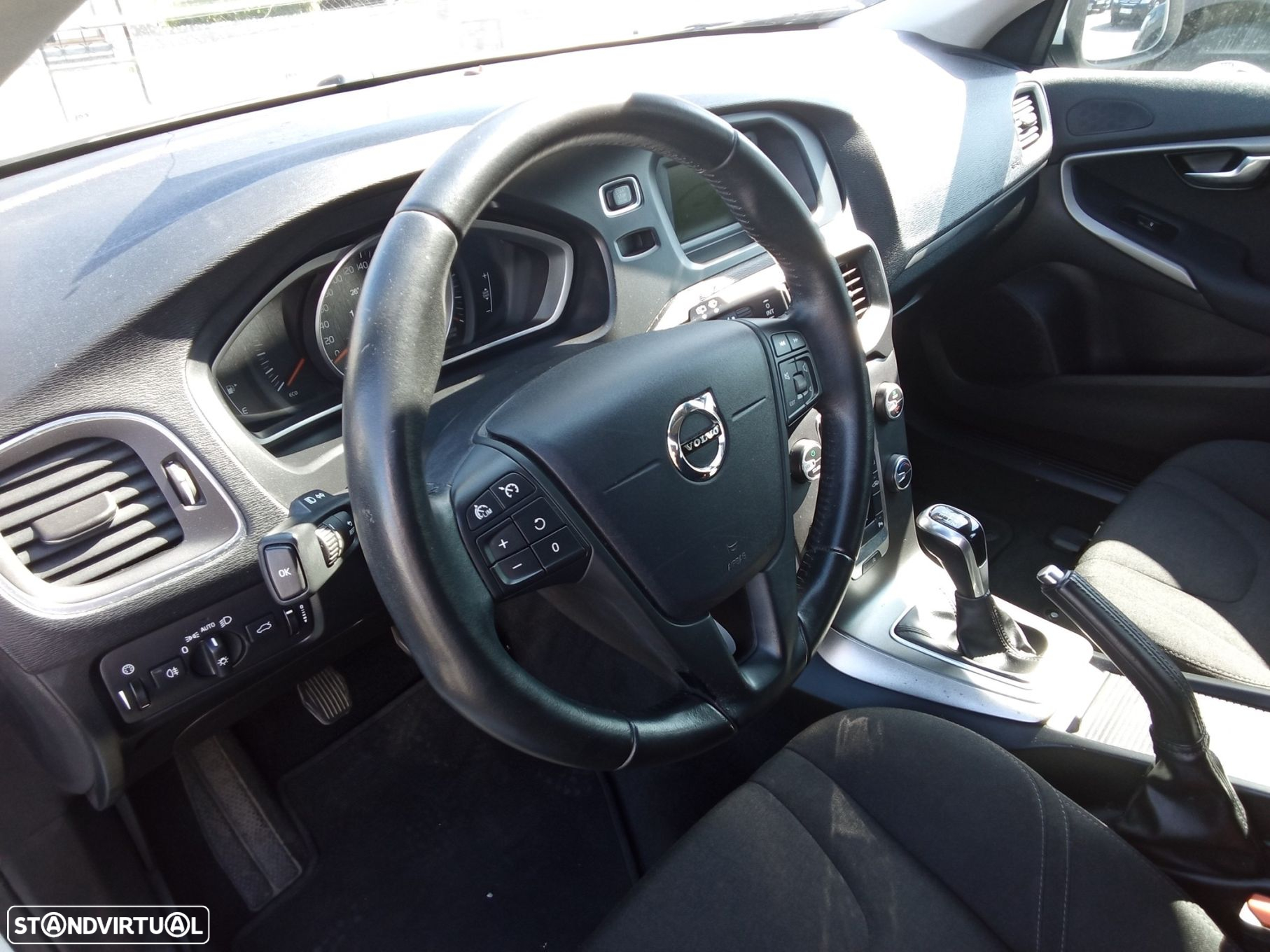 Volvo V40 2.0 D2 Momentum - 24