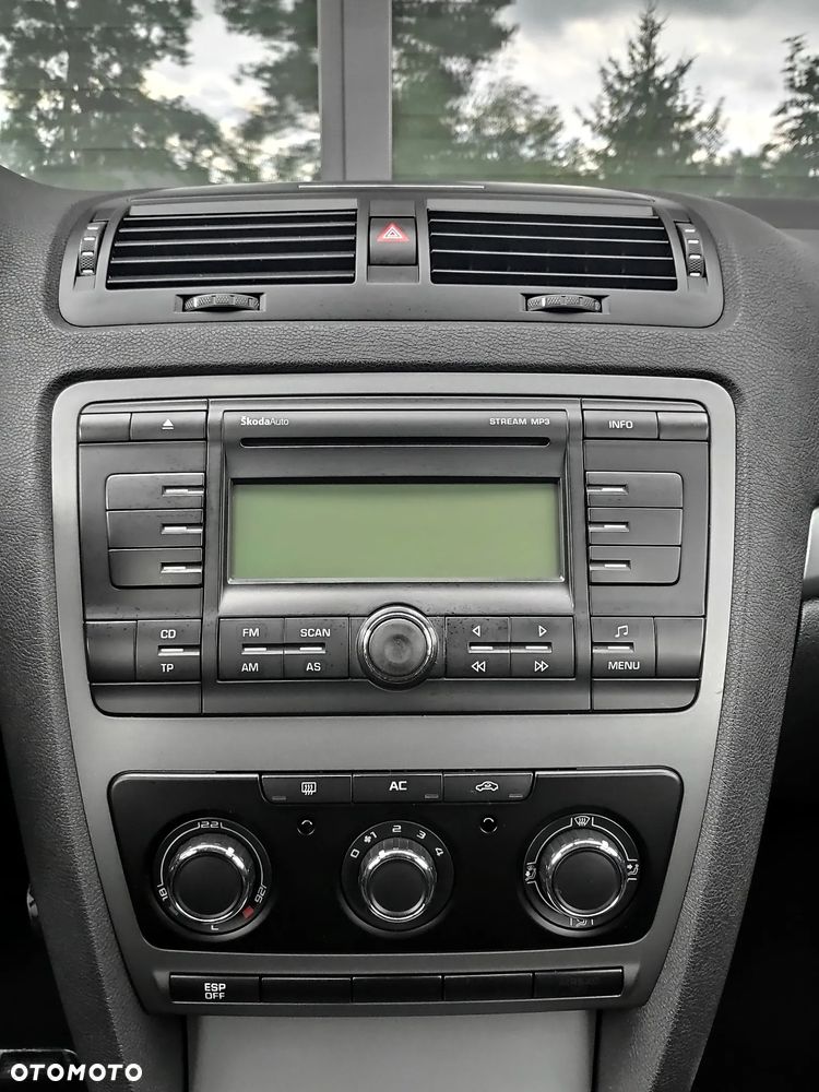 Skoda Octavia 1.6 Ambiente - 16