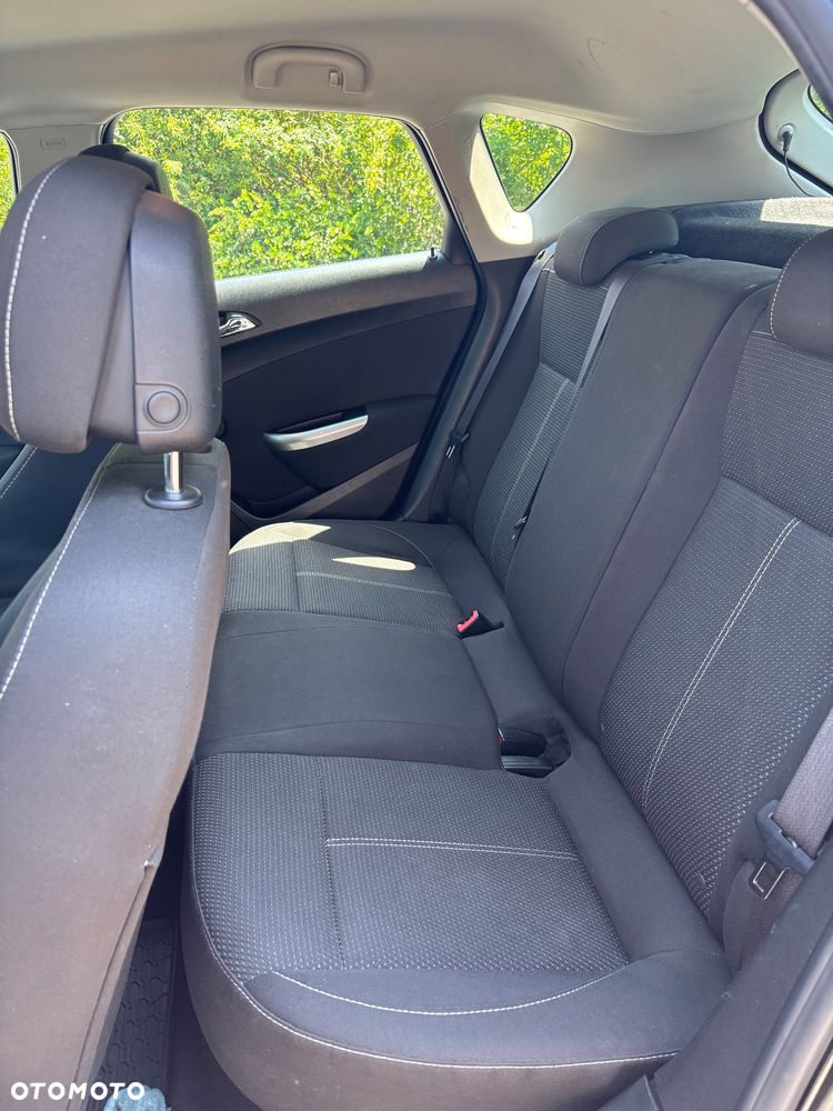 Opel Astra 1.6 Turbo - 9