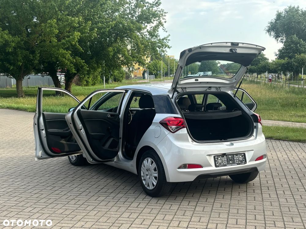 Hyundai i20 blue 1.2 Classic - 10